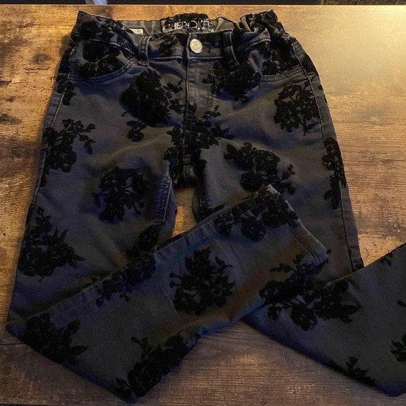 Girls black jeggings with black flowered flocking - Picture 11 of 13